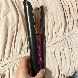 Dyson wireless straightener
